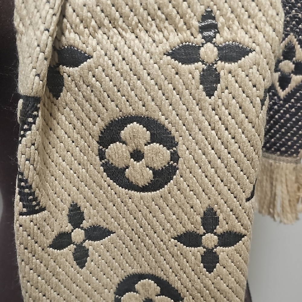 Louis Vuitton Tan Monogram Scarf - Picture 3 of 3